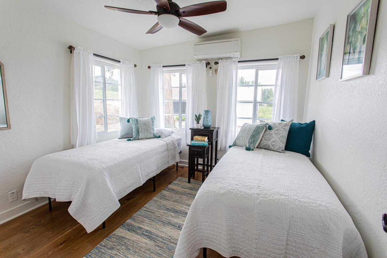 Hummingbird Estate Bed & Breakfast Central Point Exterior photo